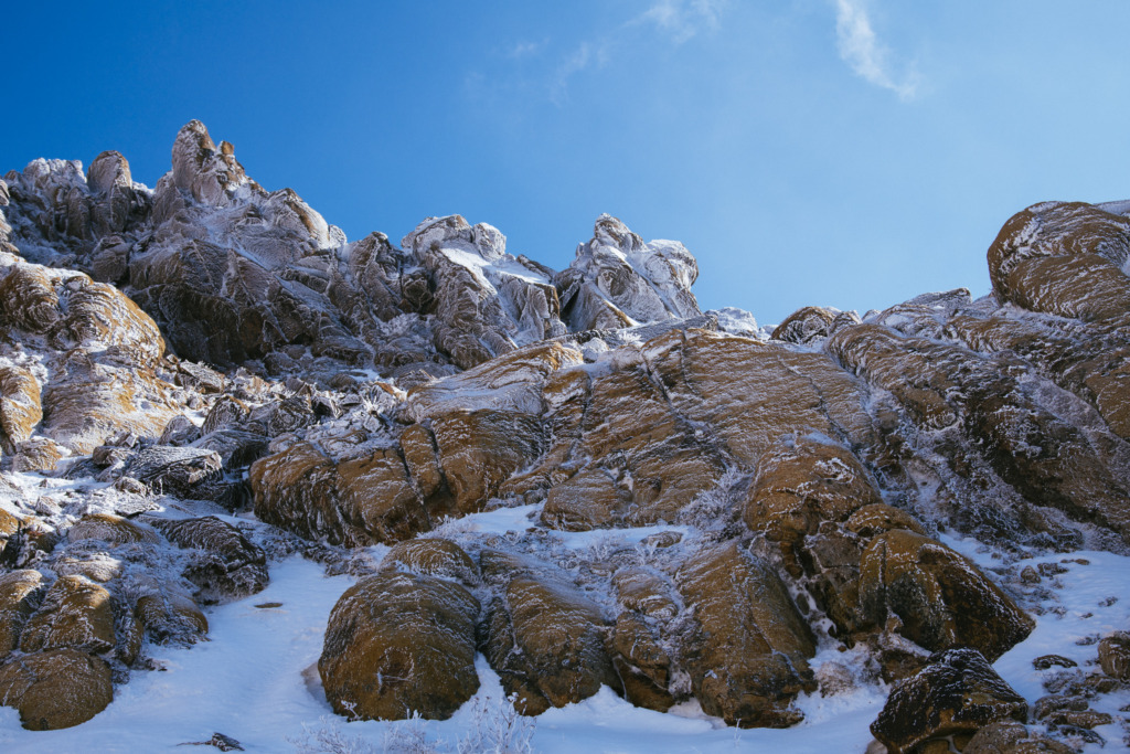 雪の文様美しい那須岳の斜面