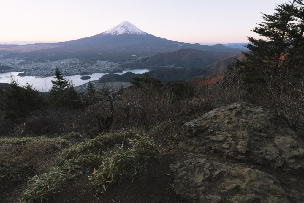 新道峠から見る夜明けの富士山
