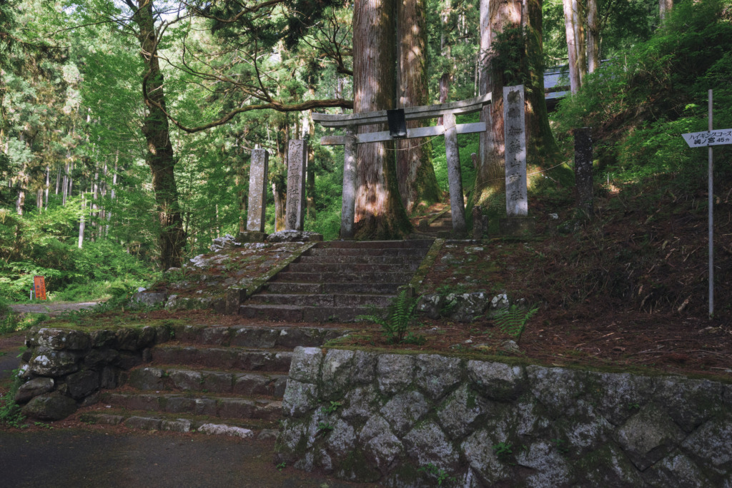 石裂山神社