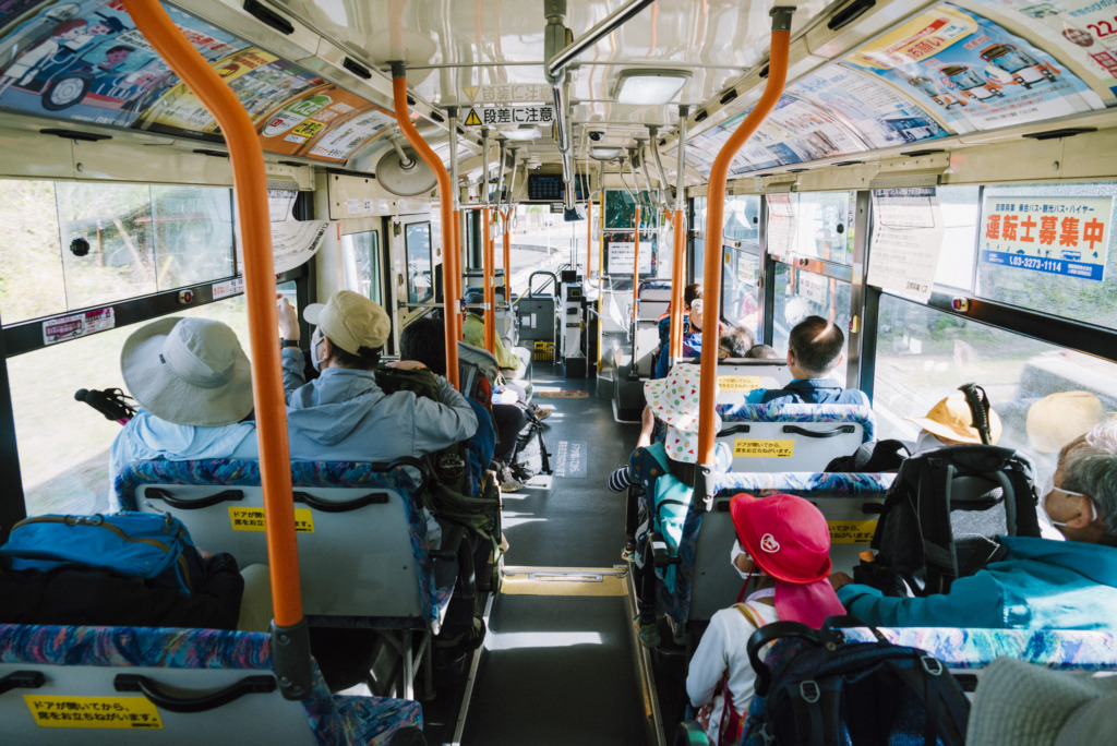 名郷へと向かうバス車内