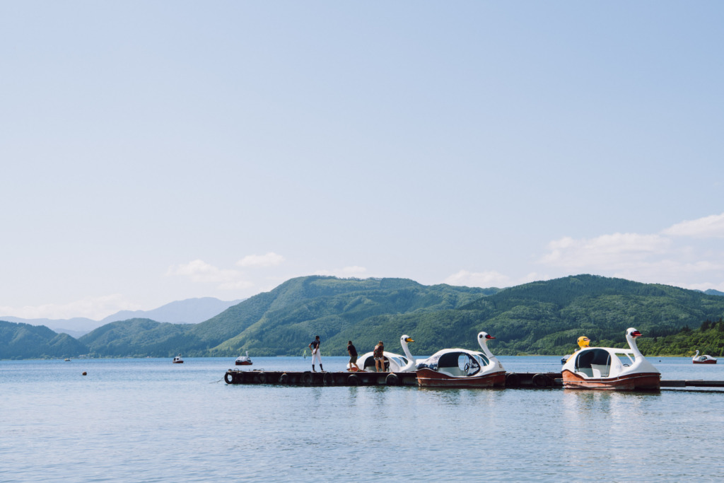 田沢湖の観光客