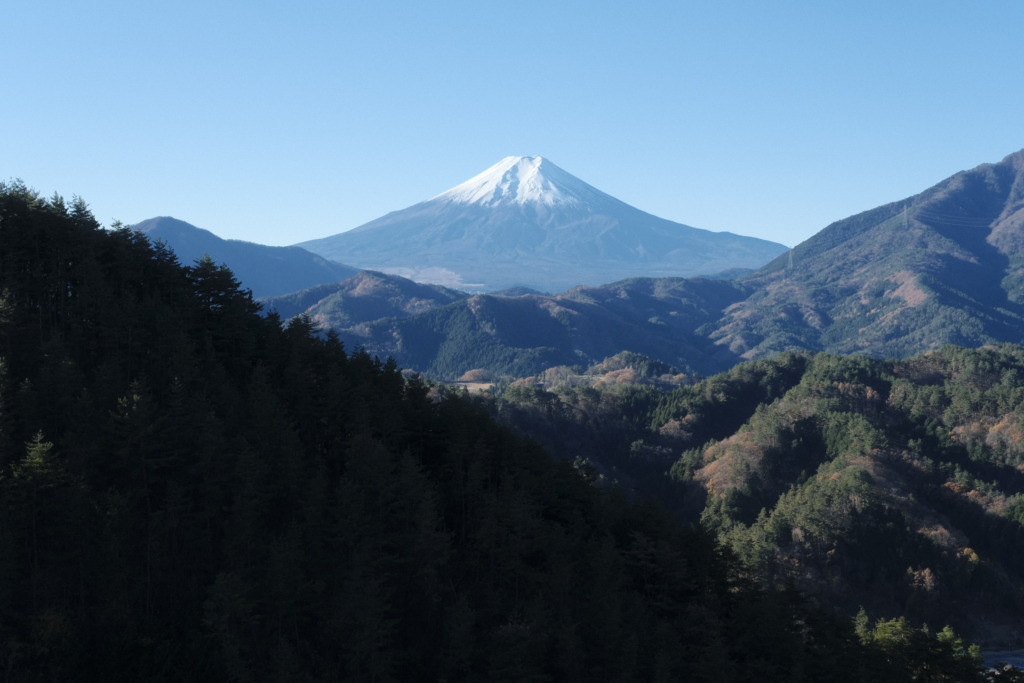 鎮座する富士山