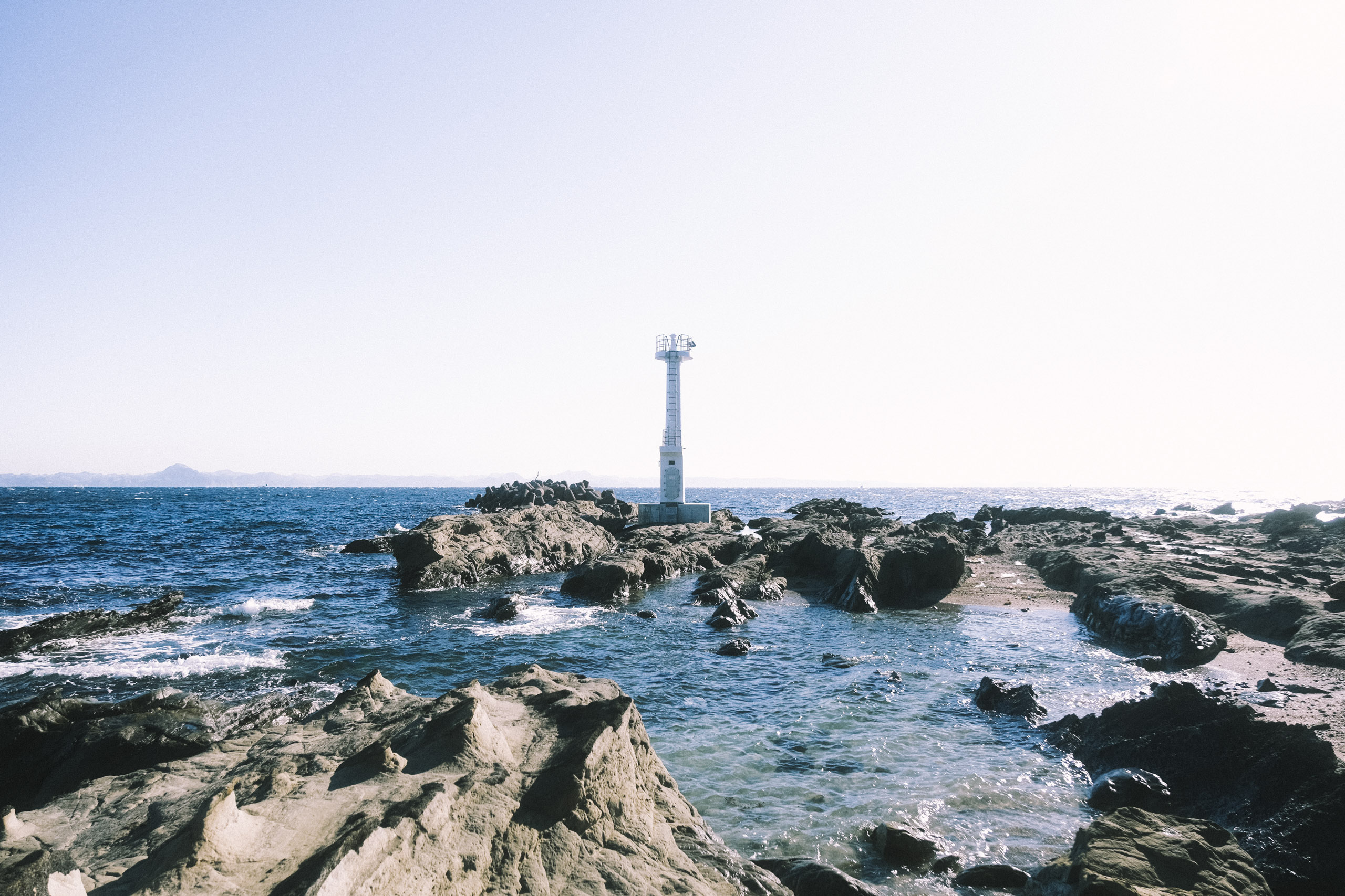 松輪海岸の灯台