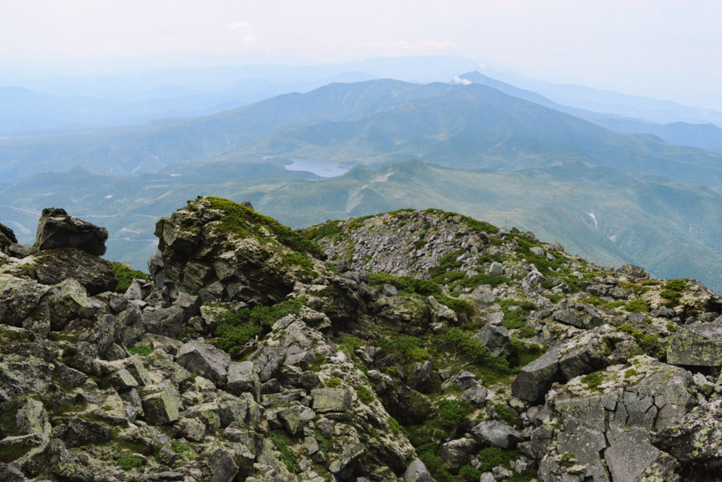 羅臼岳山頂から見る羅臼湖方面