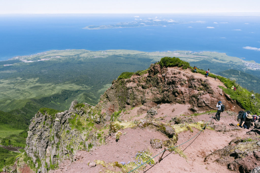 山頂から見下ろす礼文島