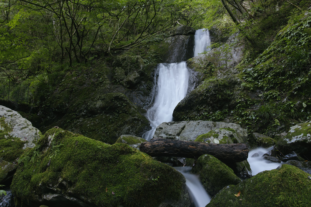 海沢渓谷の三段釜の滝
