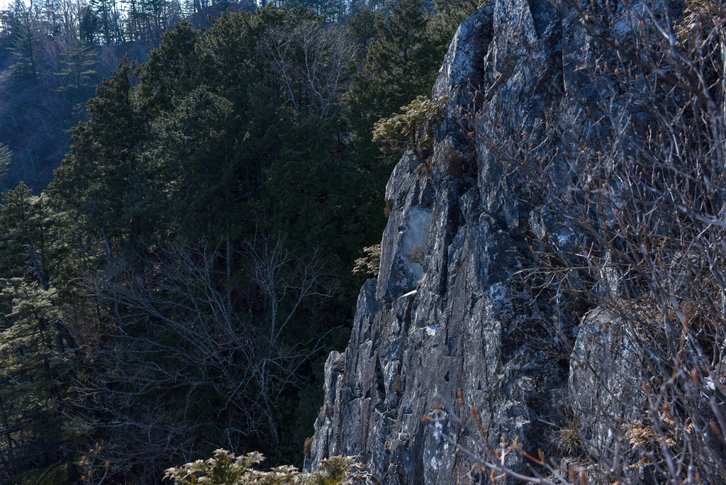 黒川鶏冠山山頂の絶壁
