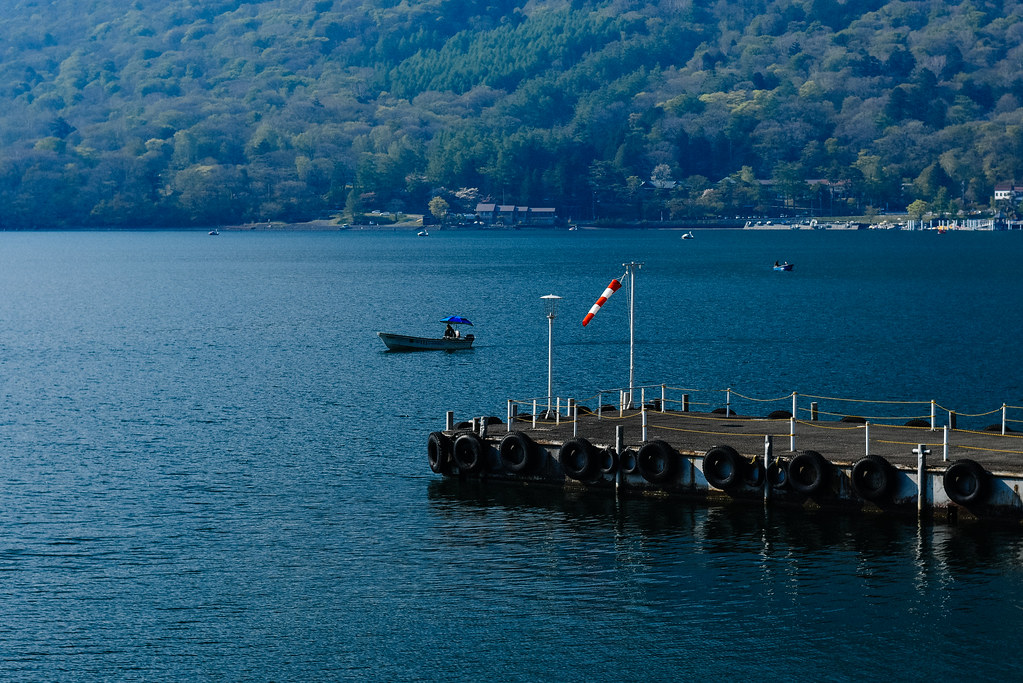 中禅寺湖と観光船