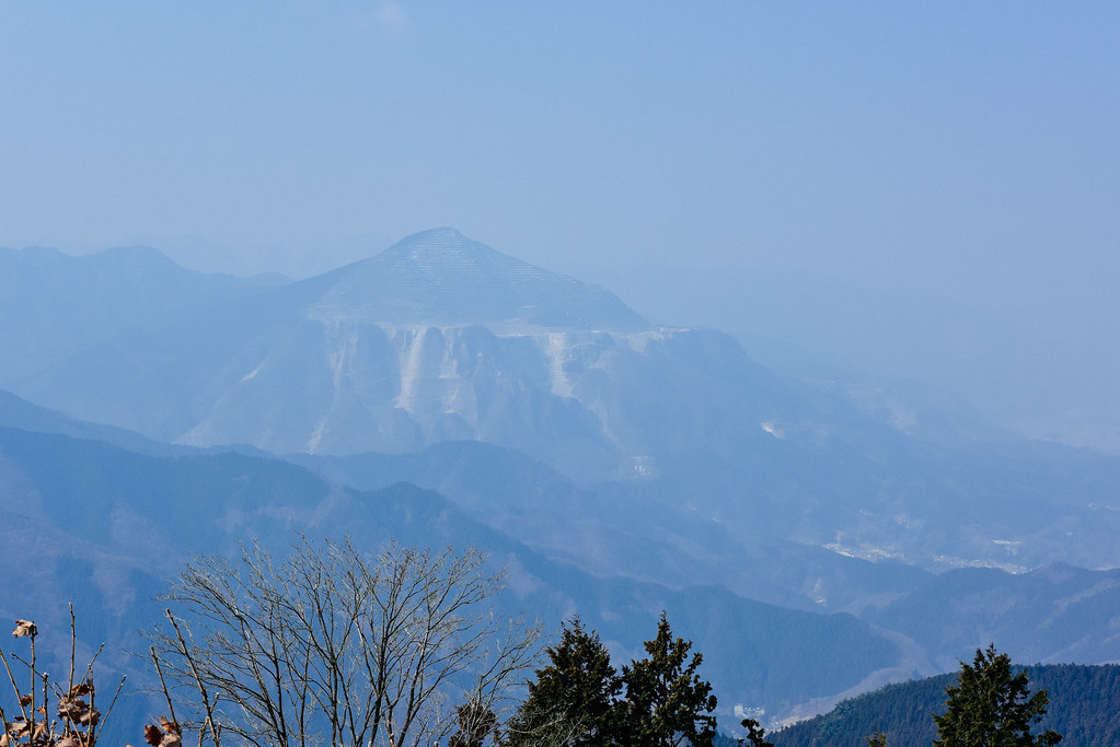 日向山から見る武甲山