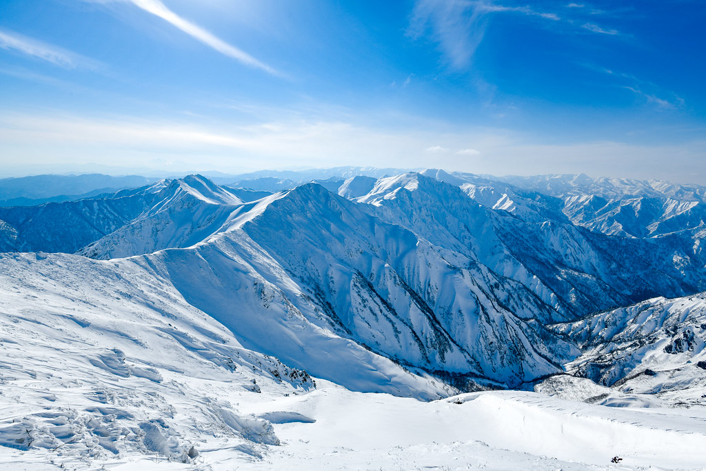 谷川岳山頂から見る主脈