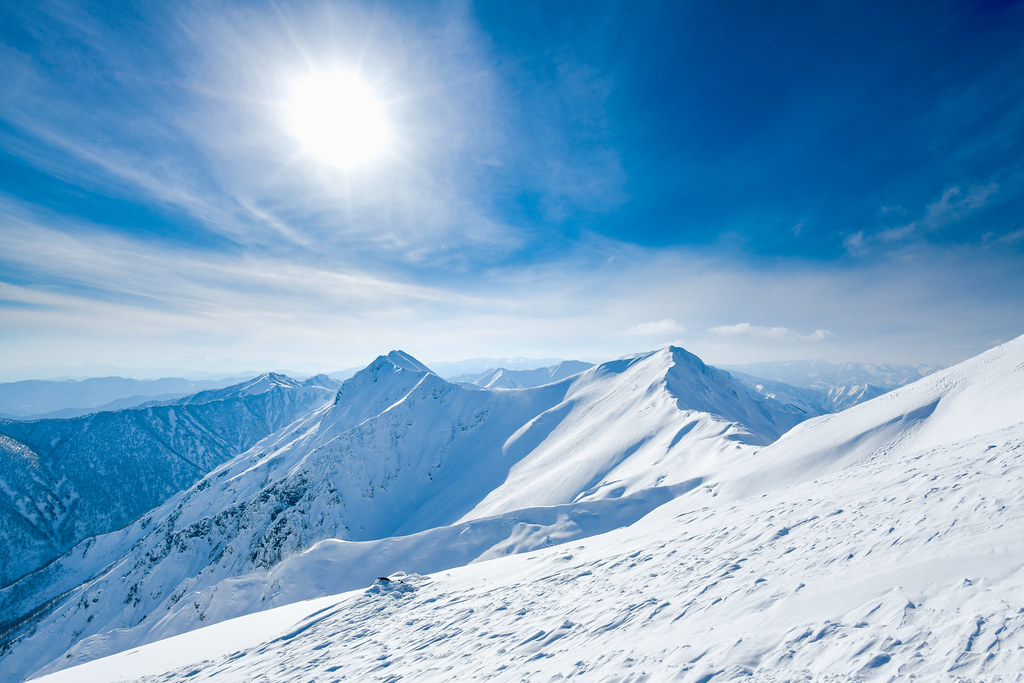 傾く日と谷川主脈