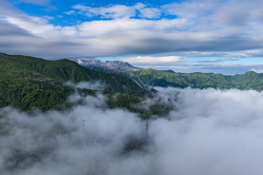 笹谷峠からハマグリ山へ向かう最中の蔵王の景色