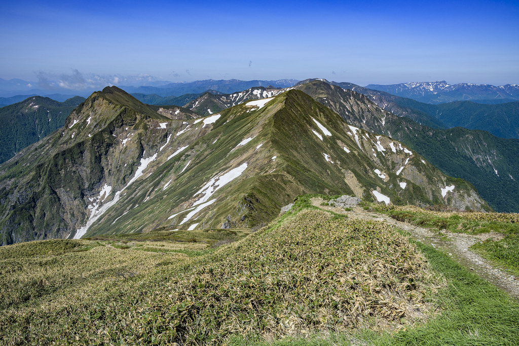 谷川主脈で万太郎山へ
