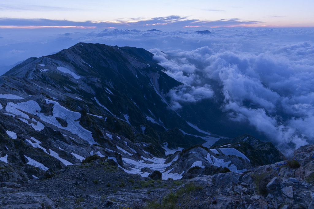 白馬岳稜線にかかる雲海