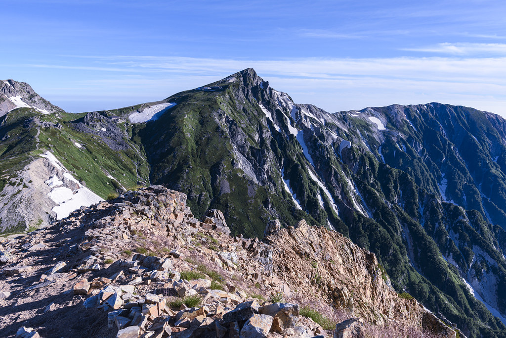 杓子岳から見る白馬岳