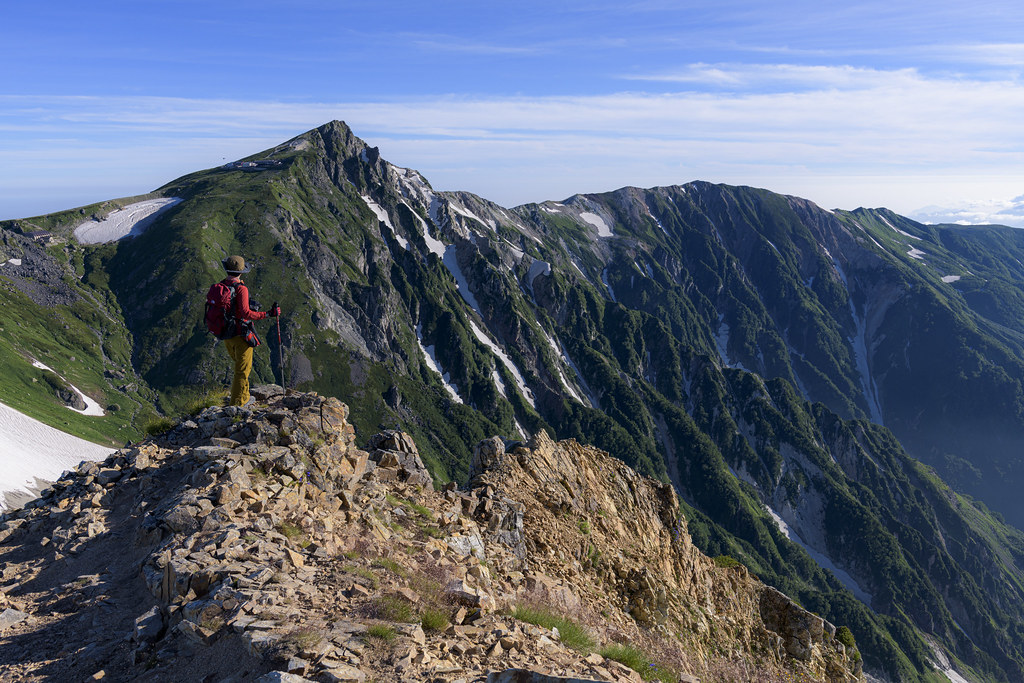 杓子岳から見る白馬岳