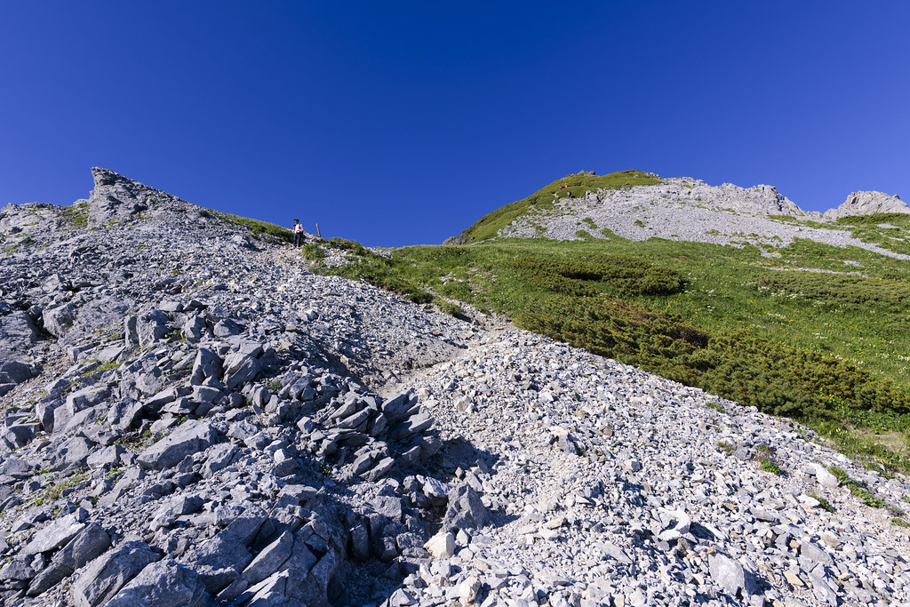 鑓ヶ岳へ登る