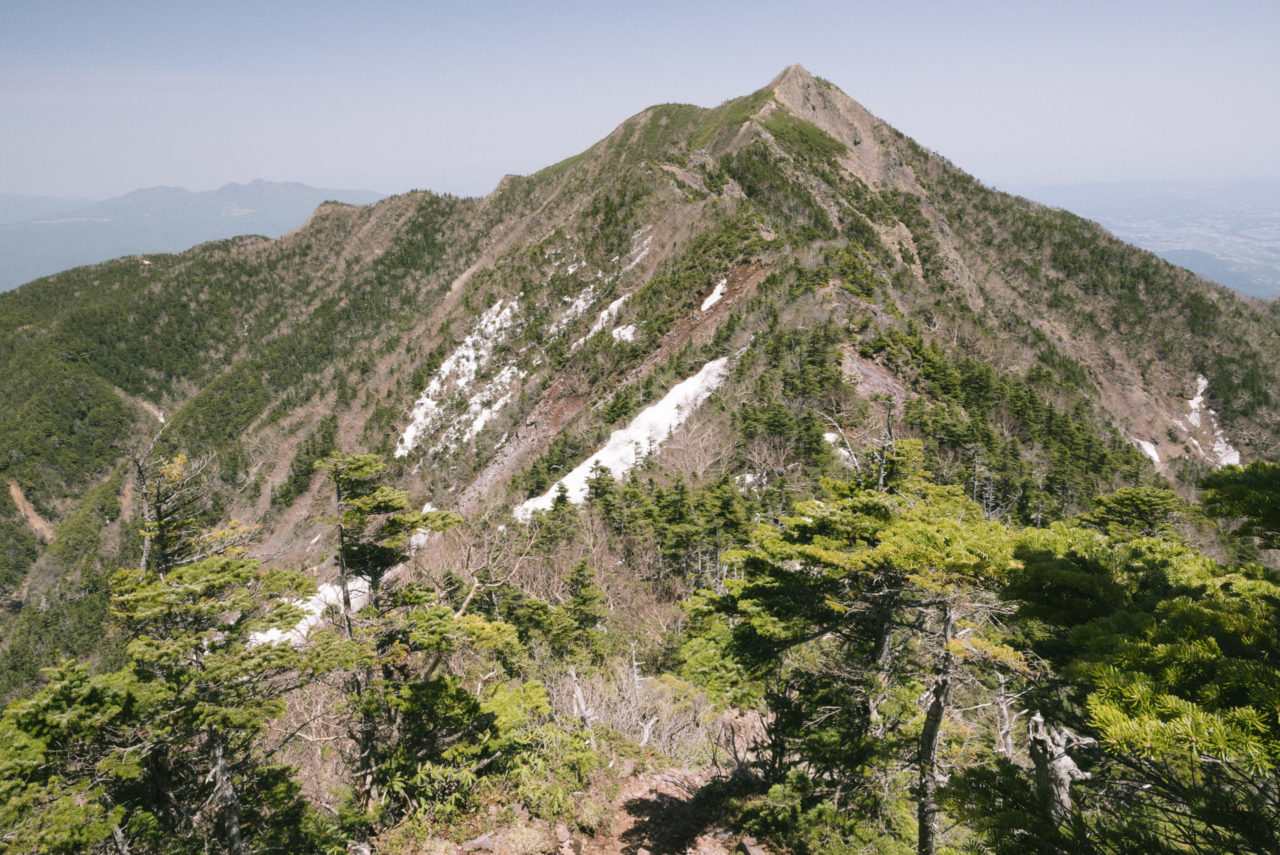 帝釈山側から見る女峰山