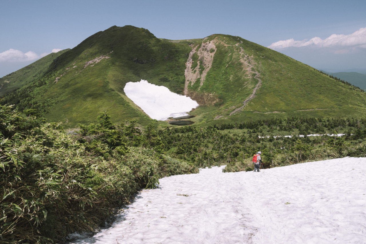 井戸岳と雪渓