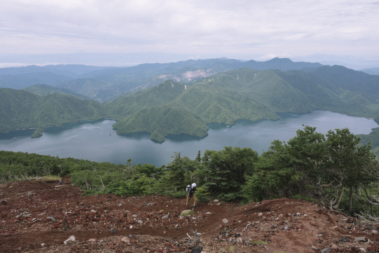 男体山から見下ろす中禅寺湖