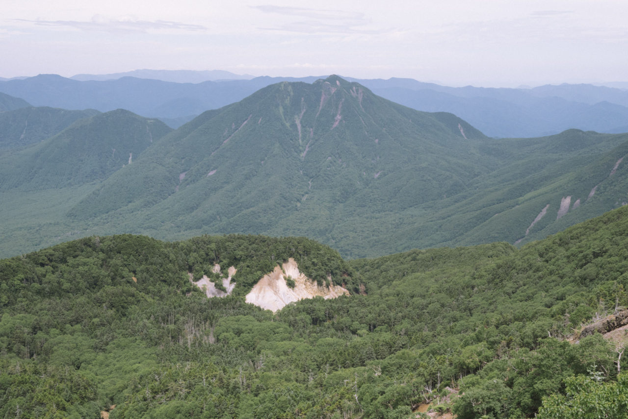 男体山から見下ろす太郎山