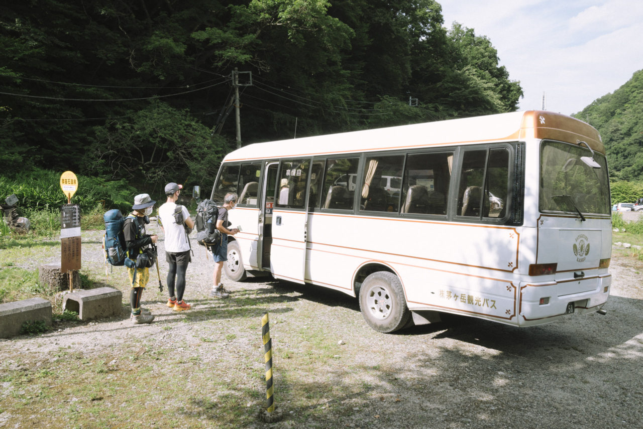 御座石から韮崎へと向かうバス