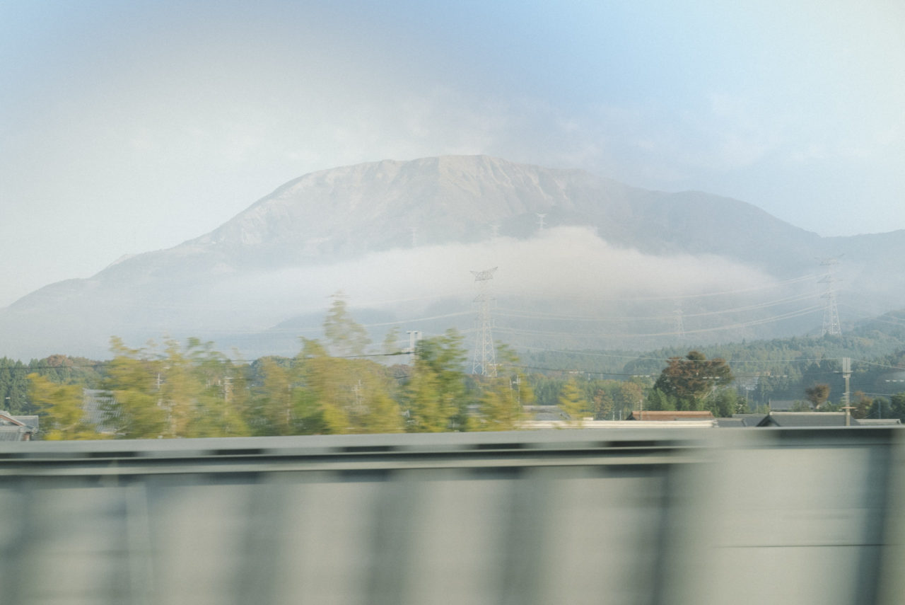 電車から見る伊吹山