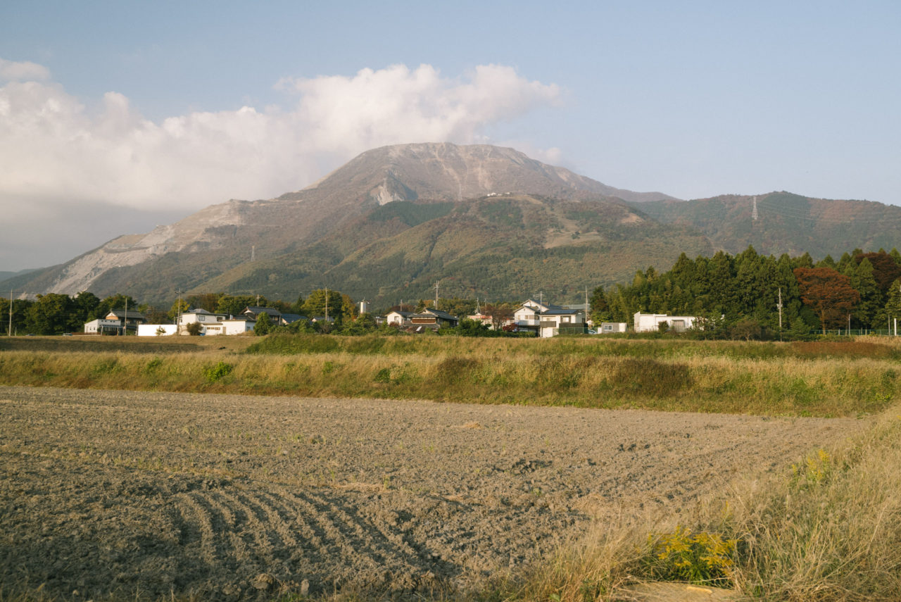 鴨池荘を目指して水田地帯を歩く