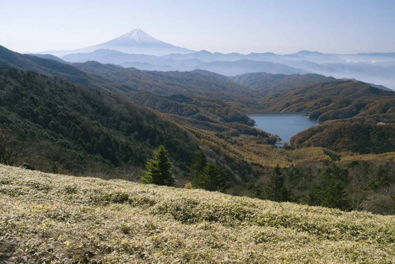 大菩薩湖と富士山