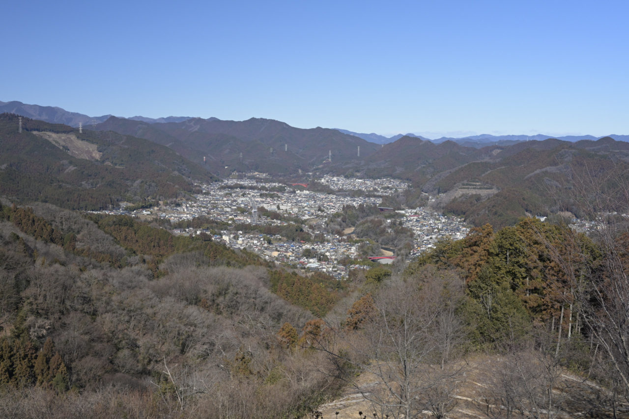 赤ぼっこから見下ろす青梅の街