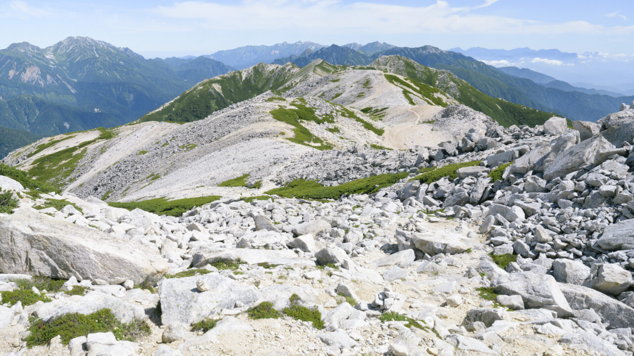 白亜の稜線地帯