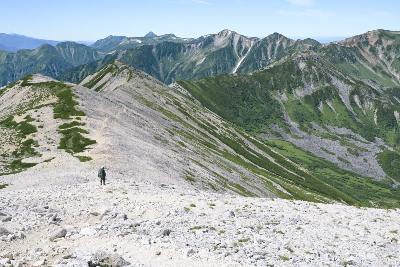 水晶岳へ向かう稜線地帯