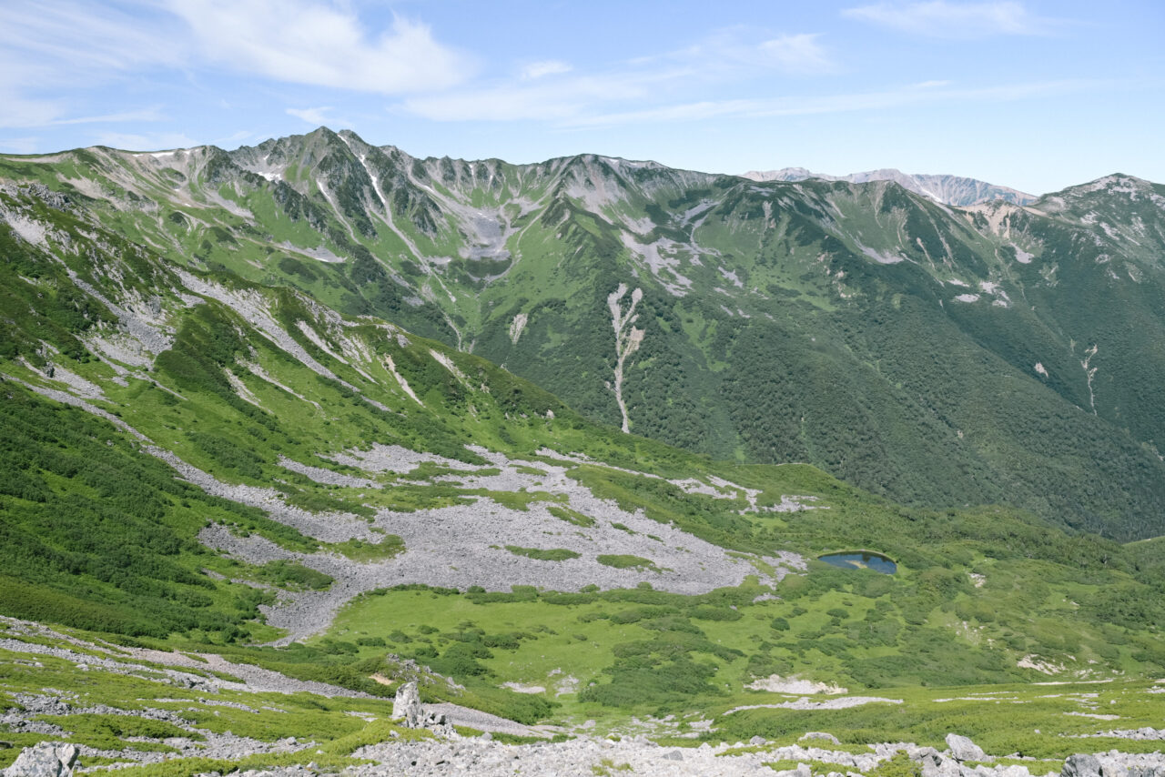 水晶岳東斜面と池塘