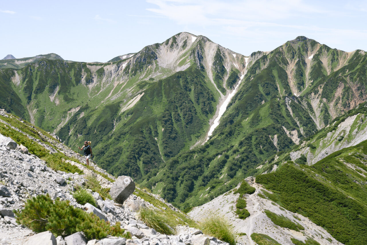 三ツ岳方面を振り返る