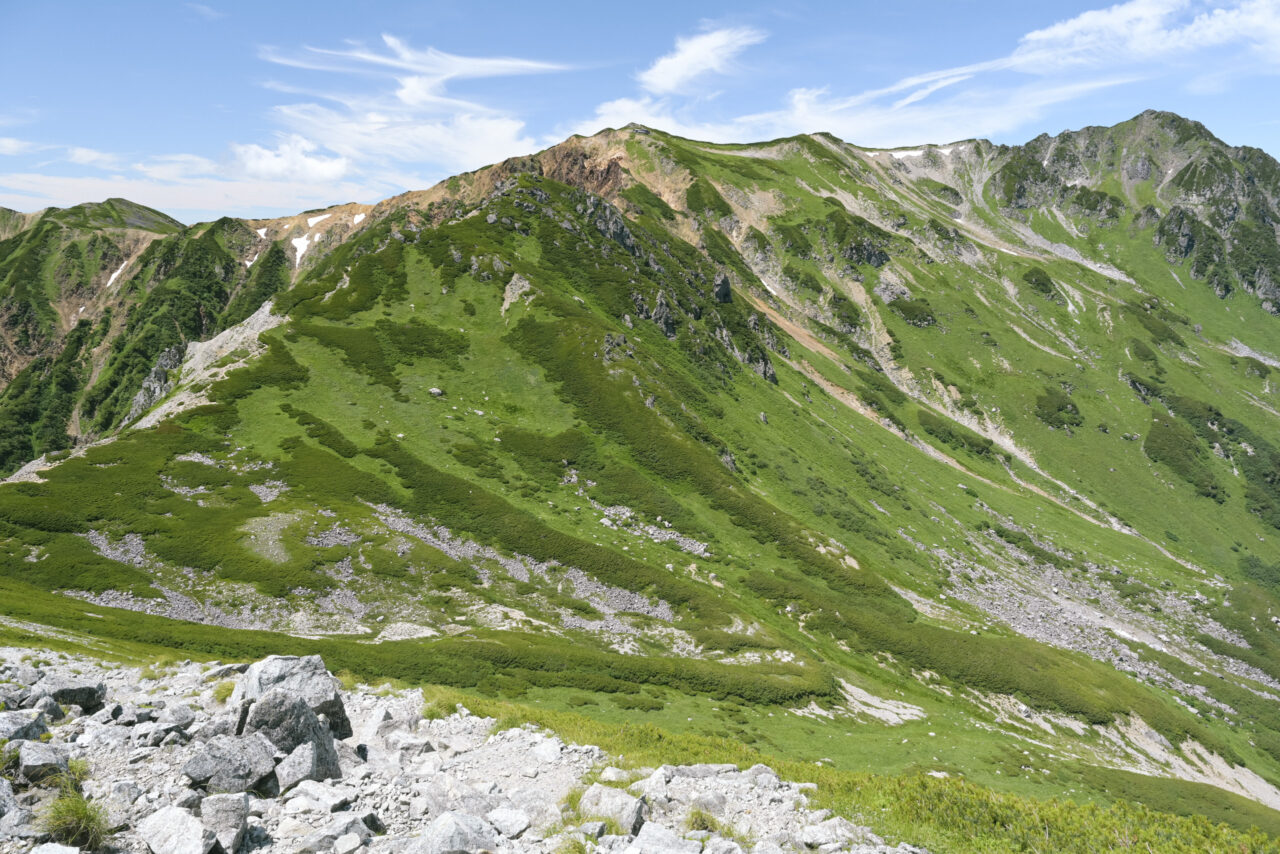 水晶岳への登り返し