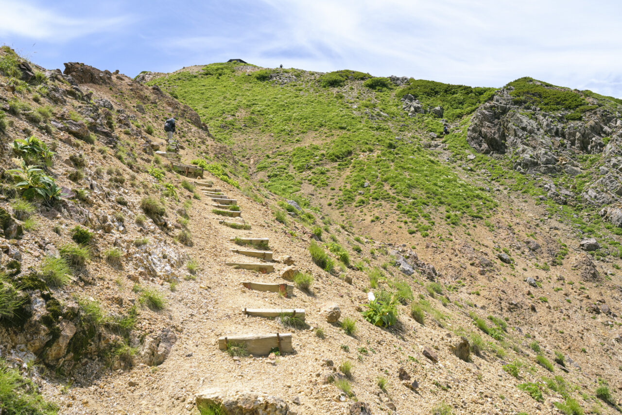 水晶小屋へ続く階段
