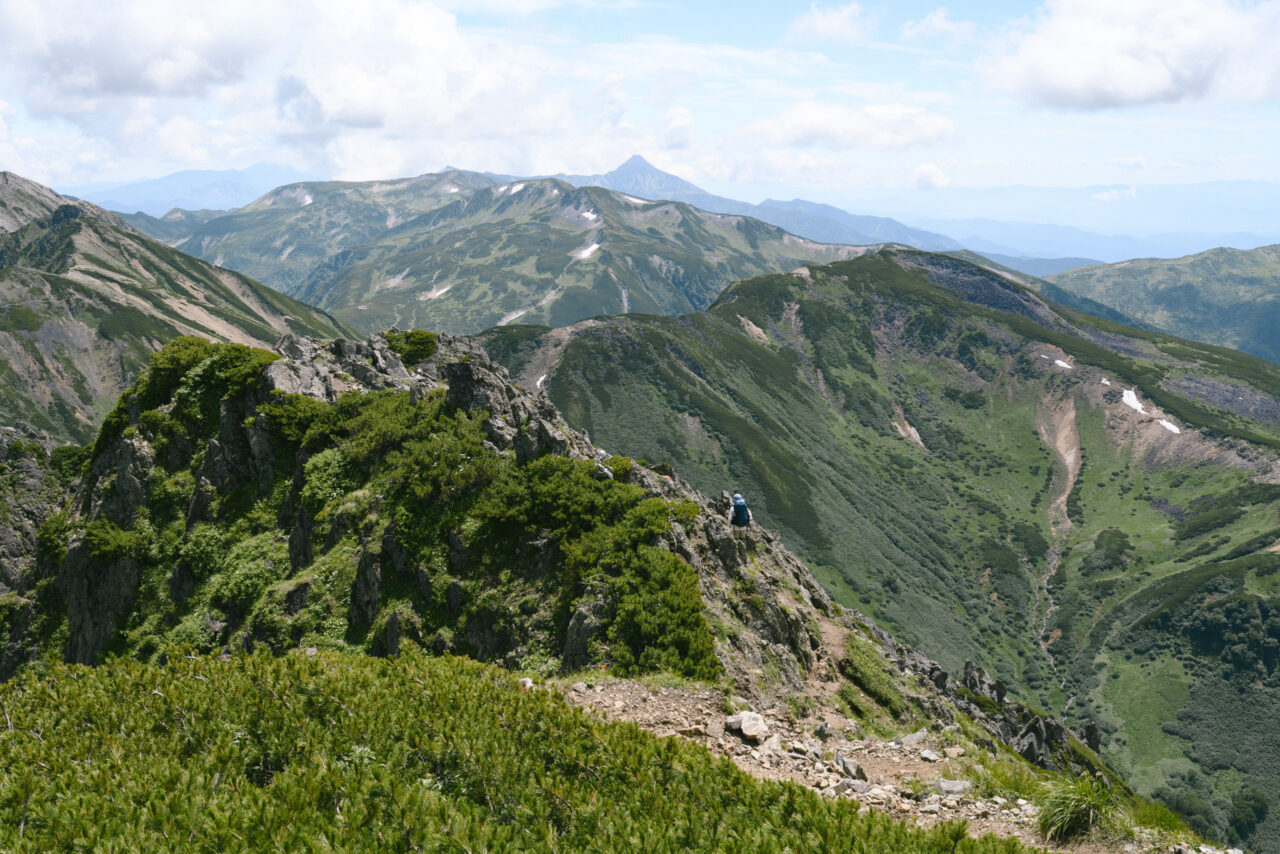 水晶岳から見る笠ヶ岳
