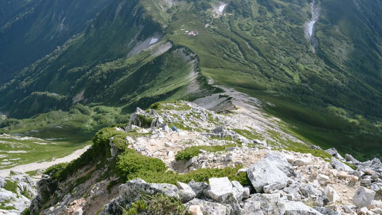 鷲羽岳から小屋を目指す