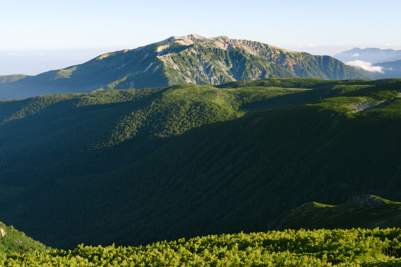 三俣蓮華岳山頂から見る薬師岳