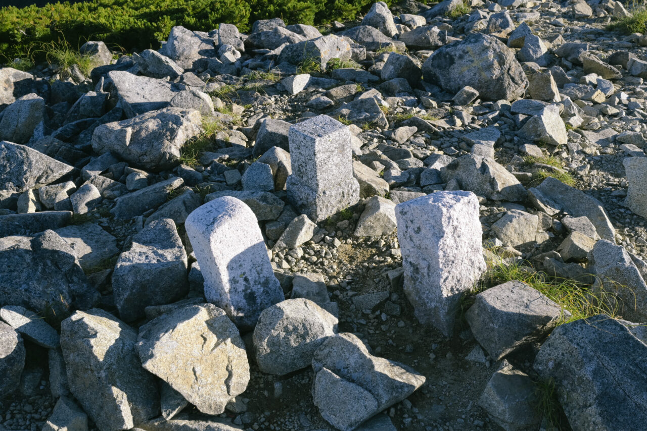 三俣蓮華岳山頂の三角点