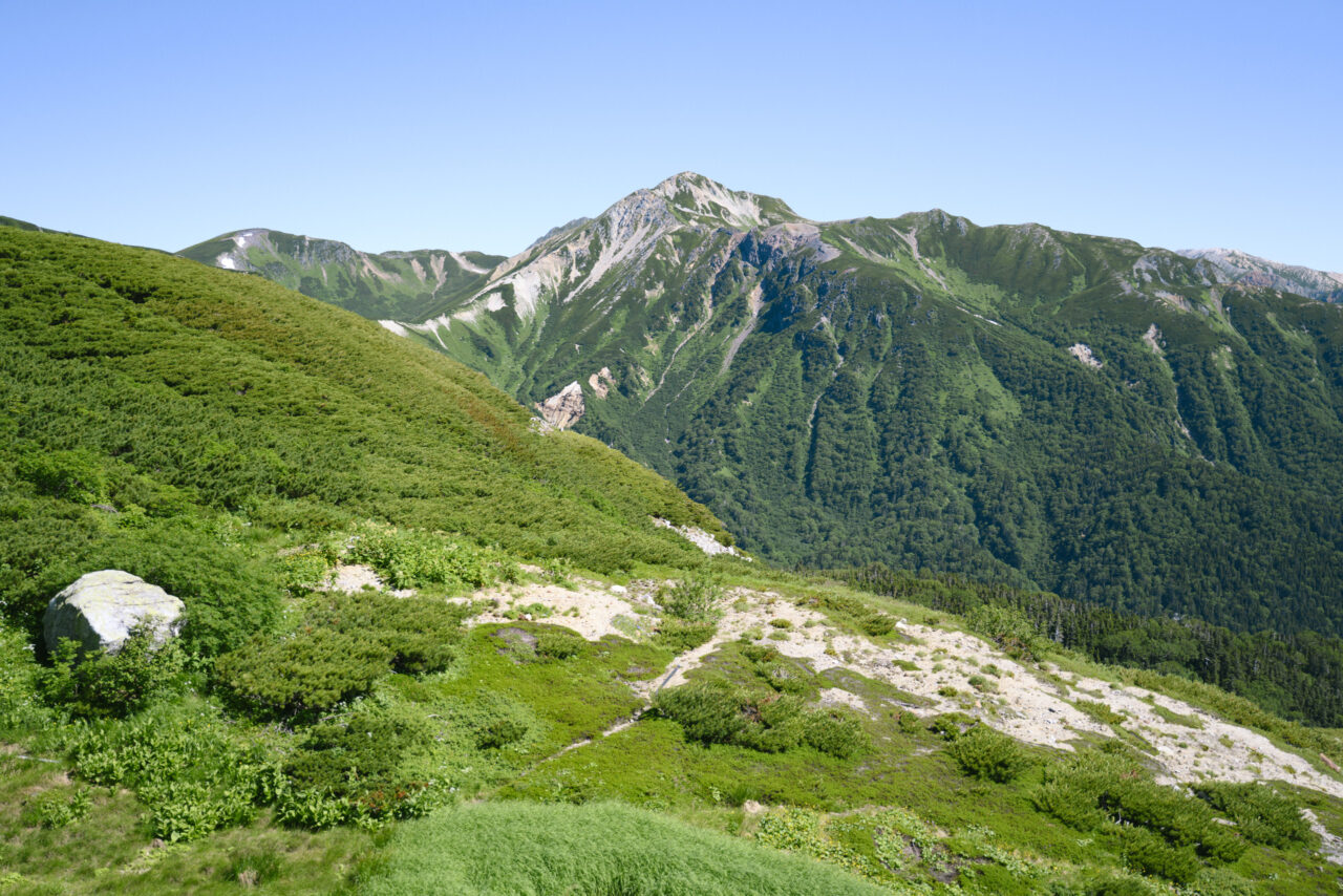 双六小屋からみる鷲羽岳