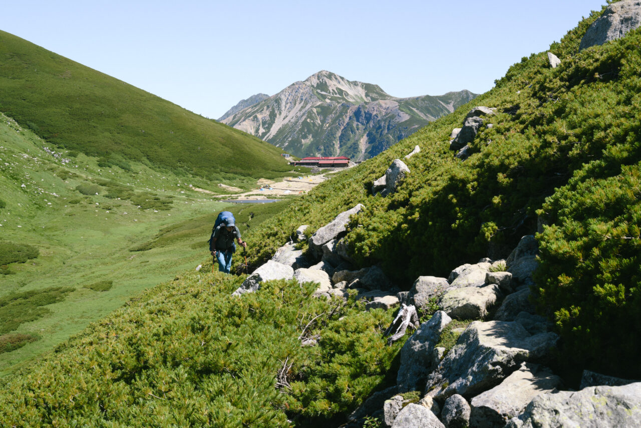 双六小屋と鷲羽岳