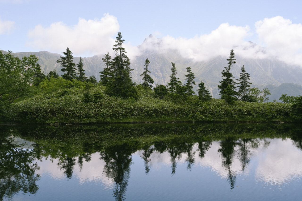鏡平山荘から見る槍ヶ岳
