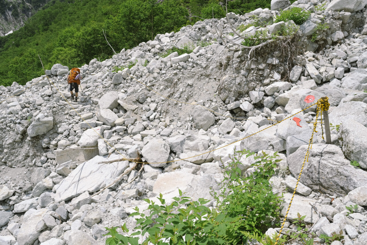 小池新道の登山道