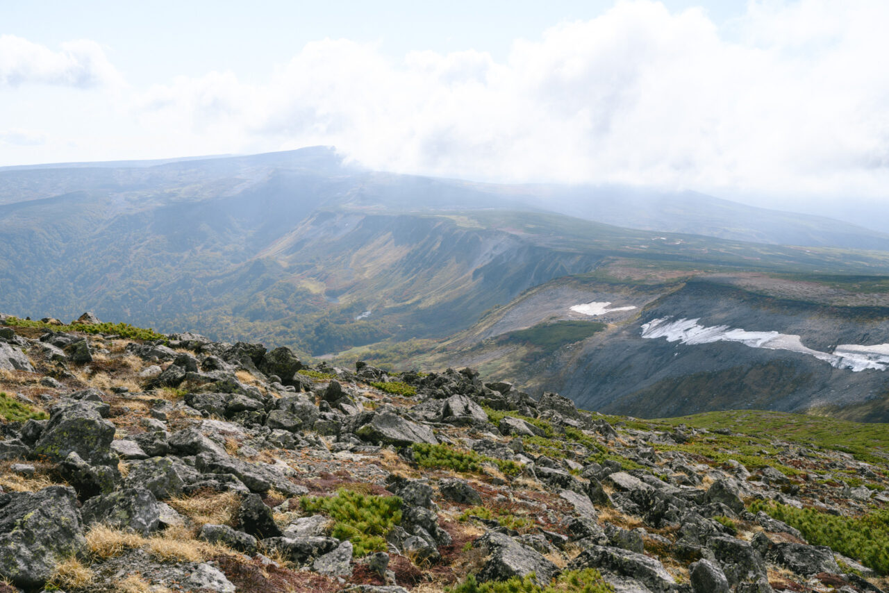 緑岳から見る高根ヶ原と忠別岳