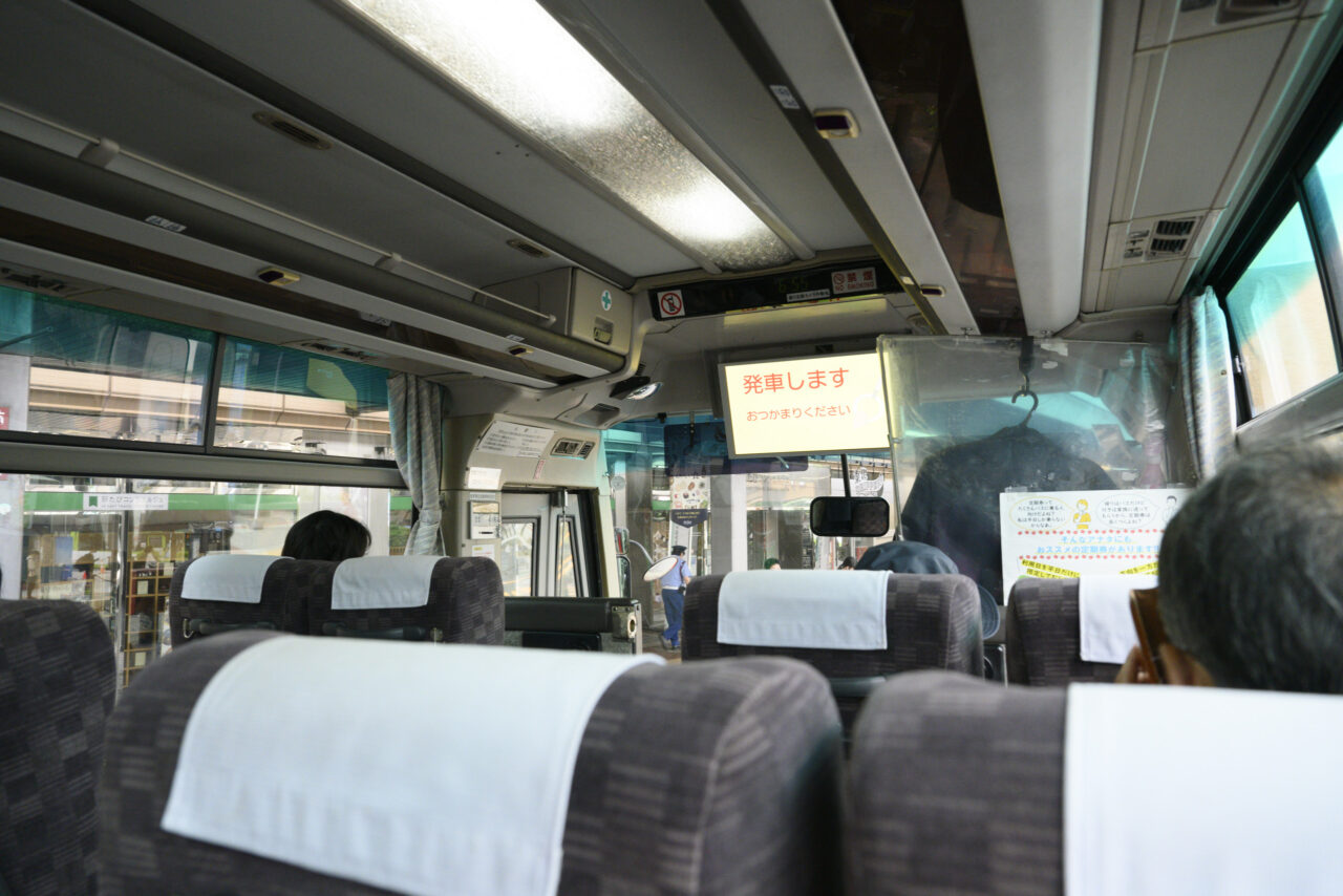 松川温泉行バスに乗車