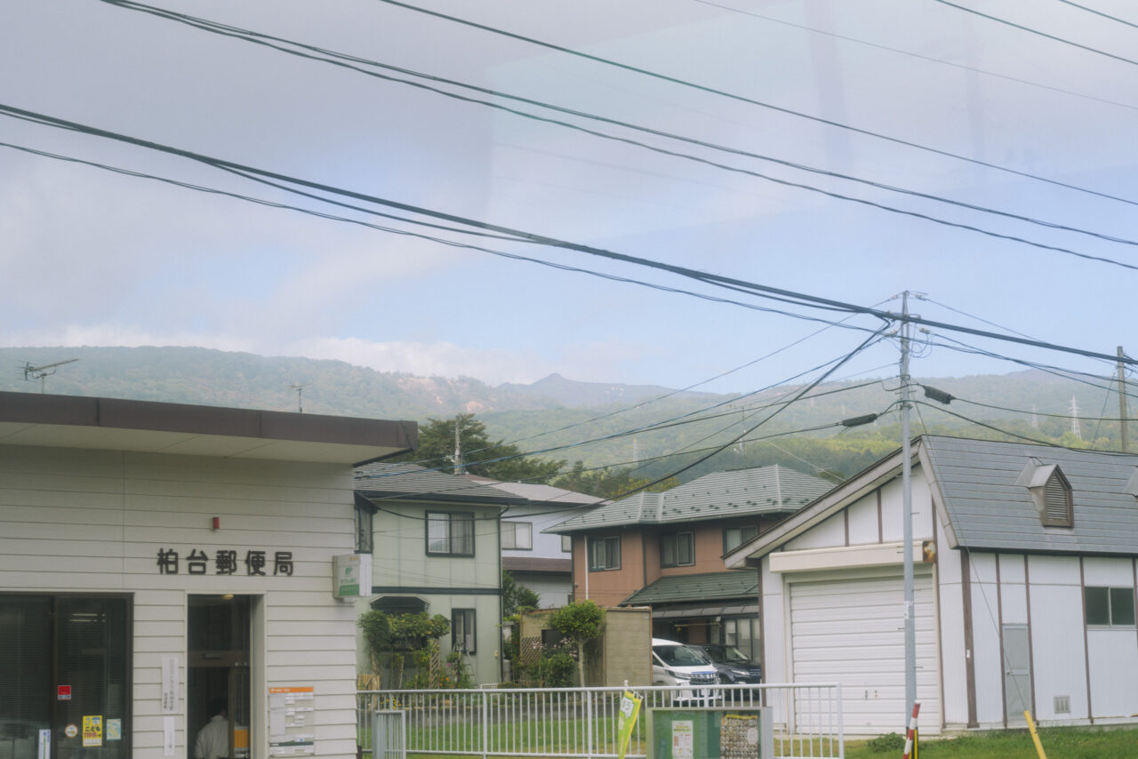 バスから見上げる三ツ石山