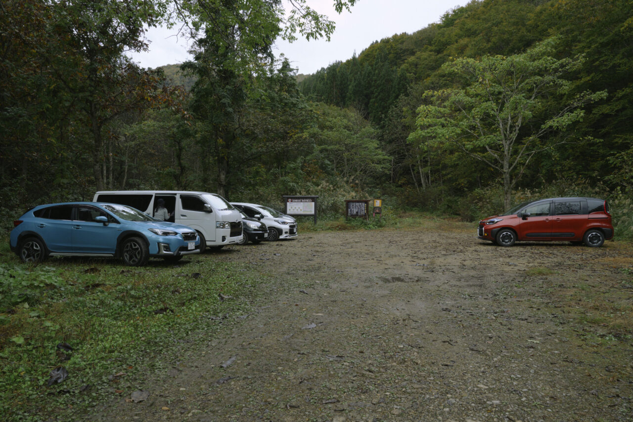 会津朝日岳登山口駐車場
