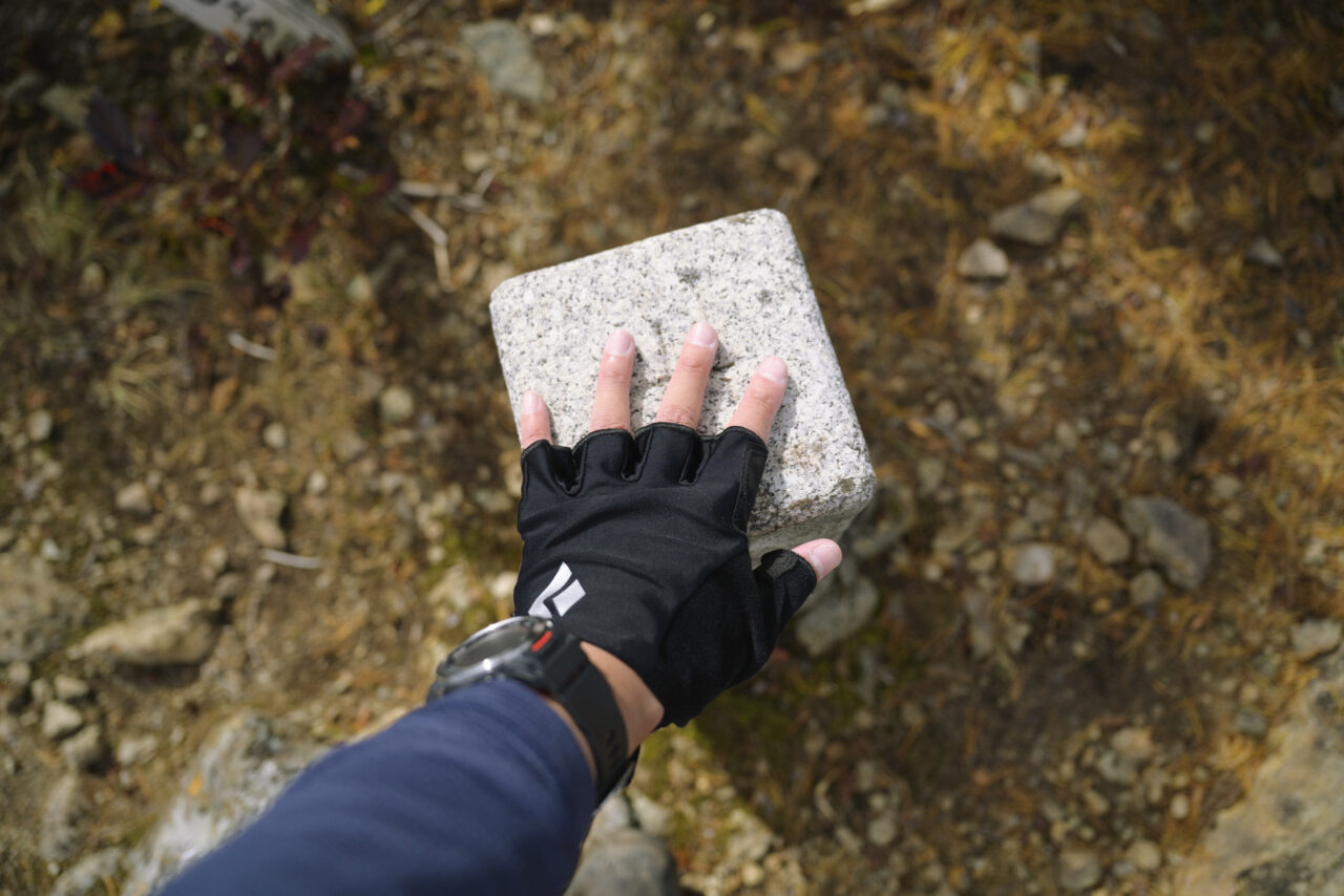 会津朝日岳三角点