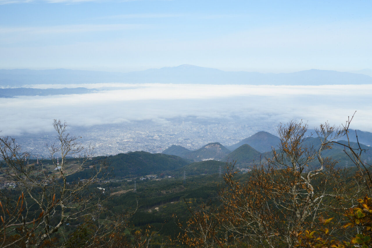 山形市方面を見下ろす